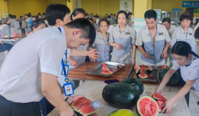 战高温，，，，，，，送清凉，，，，，，，爱心转达沁人心